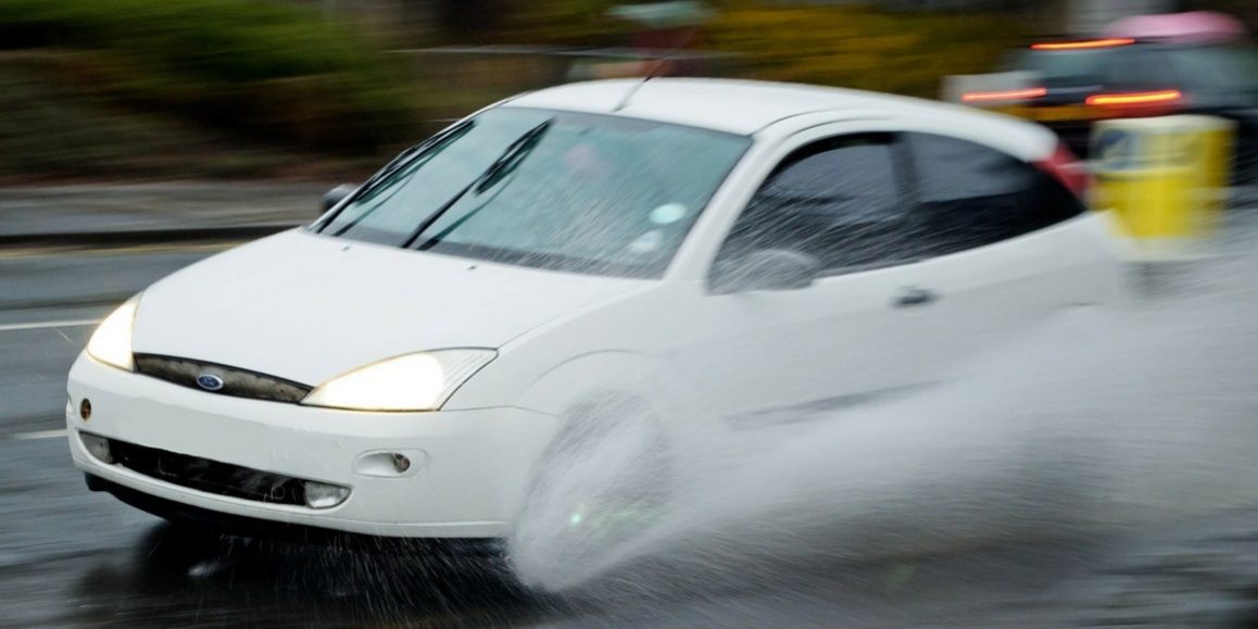 il fenomeno dell'aquaplaning